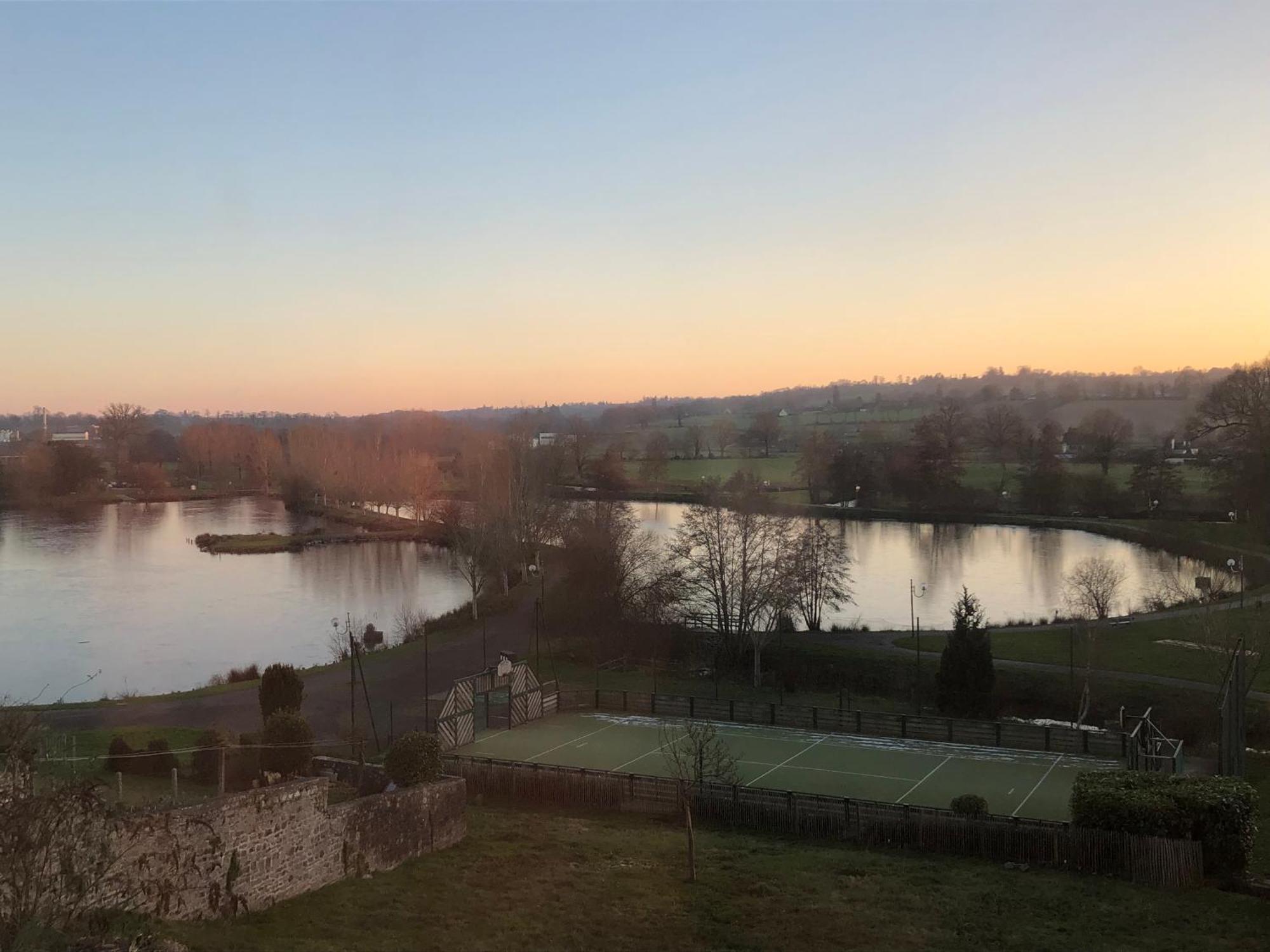 La Maison Du Lac Saint Hilaire du Harcouet Bagian luar foto